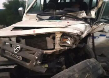 फोर्स गाड़ी में ट्रक ने मारी टक्कर, चार लोगों की मौत