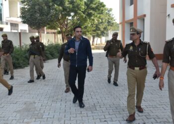 खुलने जा रहे तीन नए थानों की जगह का निरीक्षण करने पहुंचे पुलिस कमिश्नर