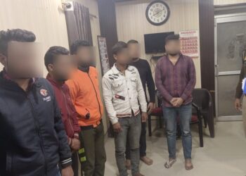 युवती का जीना दुश्वार करने और घर में घुसकर तोड़फोड़ करने वाले छह आरोपी पकड़े