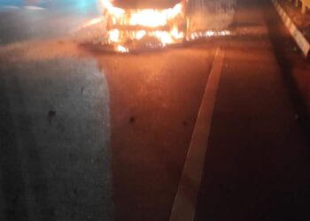 सिकंदरा में चलती हुई कार बनी आग का गोला