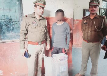 गजब: 300 रुपये, दो कुकर, केतली बरामद कर थपथपा ली पीठ