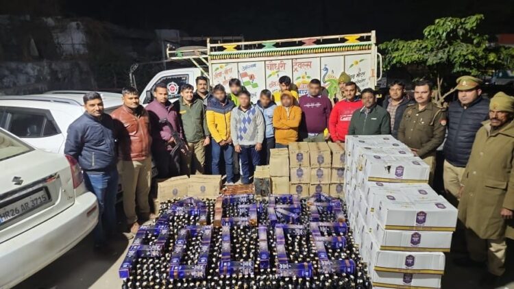 अवैध शराब की तीन हजार बोतलों सहित सात दबोचे