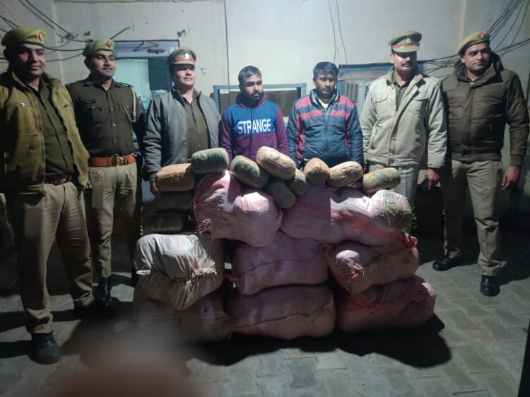 ताजगंज पुलिस और स्वाट टीम ने पकड़ा 275 किलो गांजा