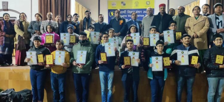 हर व्यक्ति के अंदर विज्ञान समाहित होता है: प्रोफेसर तनेजा