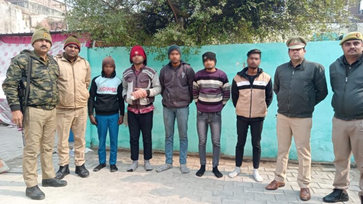 गैंगस्टर एक्ट में वांछित पांच आरोपी एक साथ पुलिस के चढ़े हत्थे