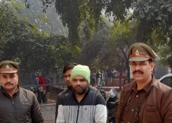 फर्जी आईएएस बन मोटा दहेज लेकर की शादी,  पुलिस पकड़ने गई तो बाथरुम में छिप गया
