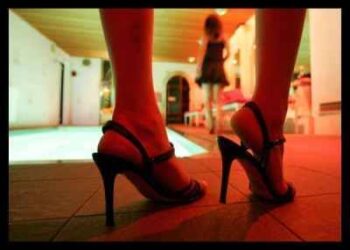 ताजगंज में स्पा सेंटर से चार युवतियों सहित 10 लोग गिरफ्तार