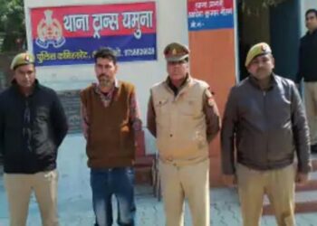 टाटा मैजिक के चालक ने की ट्रैफिक सिपाही से अभद्रता, भेजा जेल