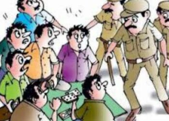 डीडी स्वीट्स में सजी हुई थी जुए की महफिल, पांच लोग पकड़े