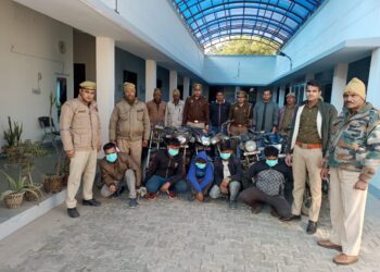 पुलिस ने पांच वाहन चोर पकड़े, नौ मोटरसाइकिल बरामद2