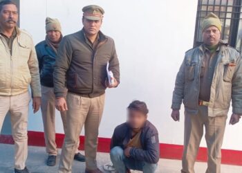 राहगीरों का मोबाइल लूटकर भागने वाले शातिर लुटेरे को दबोचा