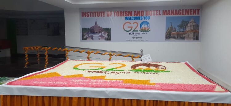 विश्व का सबसे बड़ा पेठा तथा सबसे बड़ी पेठे की रंगोली बनी