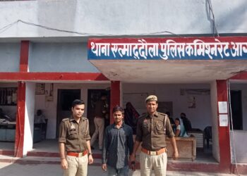 एत्माउद्दौला थाना पुलिस ने पकड़ा दस हजार का इनामी