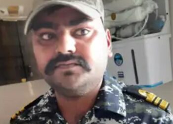 फर्जी लेफ्टिनेंट कमांडर बनकर कई युवकों से की ठगी