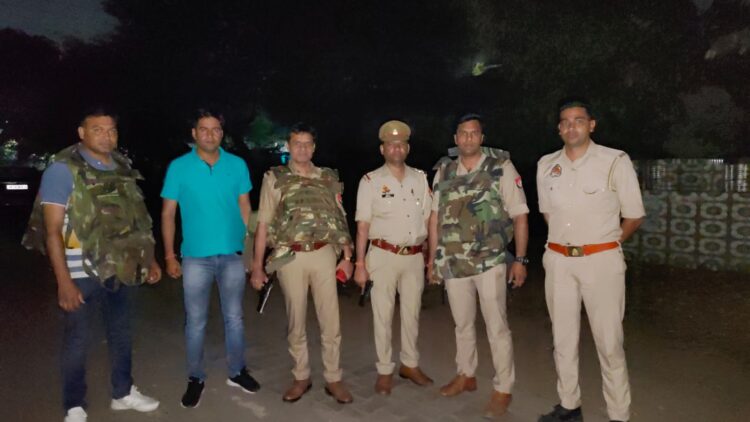 महिला का अपहरण करने वाले बदमाशों से पुलिस की मुठभेड़