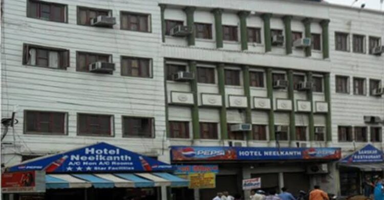 सपा नेता जुगेंद्र यादव का नीलकंठ होटल कुर्क