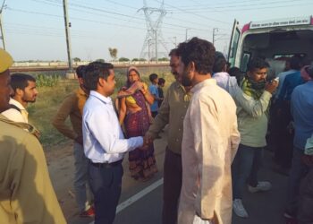 एत्मादपुर में इको-बोलेरो की भिड़ंत, पांच घायल