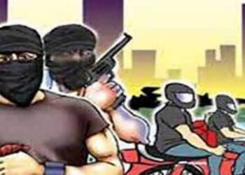होटल कर्मचारी के घर में बक्से में 40 लाख रखे होने की सूचना पर डाली थी डकैती, निकले चार हजार