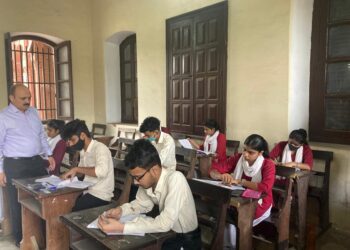 सुबह 5:00 बजे कॉलेजों की लॉगिन पर आए  प्रवेश पत्र, कॉपियां 15 और 20 मिनट पहले