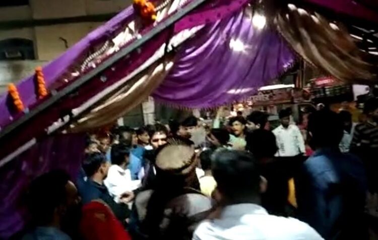 शाहगंज में मैरिज होम में घराती और बराती भिड़े