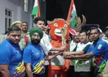 आगरा पहुंची खेलो इंडिया यूनिवर्सिटी गेम्स की रिले टार्च