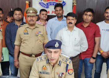करोड़ों रुपये की ठगी करने वाले छह ठग पकड़े, बरामद किया करोड़ों का माल
