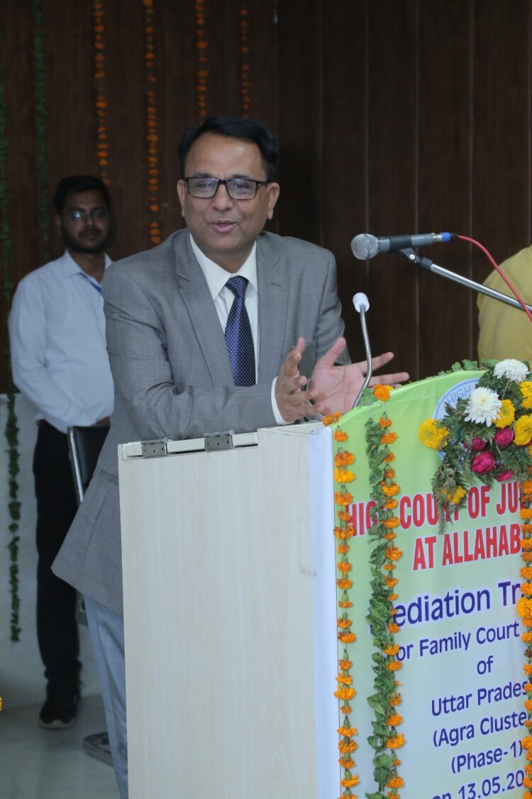 सीखने की न कोई उम्र होती न कोई पद: न्यायमूर्ति मंजीव शुक्ला