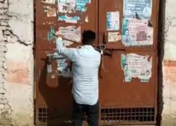शाहगंज में 45 वर्ष पुराना मंदिर कब्जाने को लेकर हंगामा