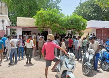 युवती ने फ्लाइंग किस के विरोध में जड़ा थप्पड, आरोपी ने भी की पिटाई