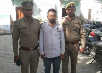 पड़ोसन के नहाते हुए खींचे फोटो ब्लैकमेल कर किया दुष्कर्म, गिरफ्तार