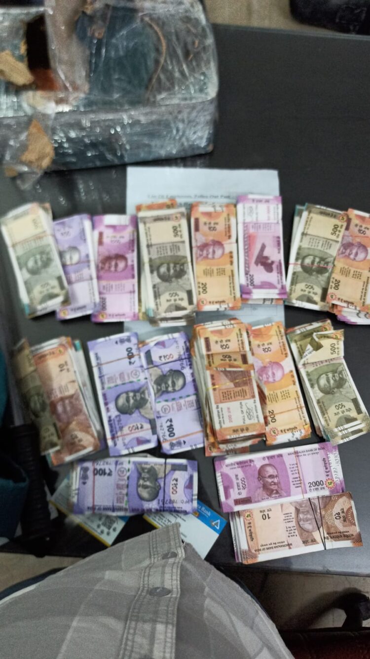 10 लाख रुपये के नकली नोटों के साथ शातिर गिरफ्तार