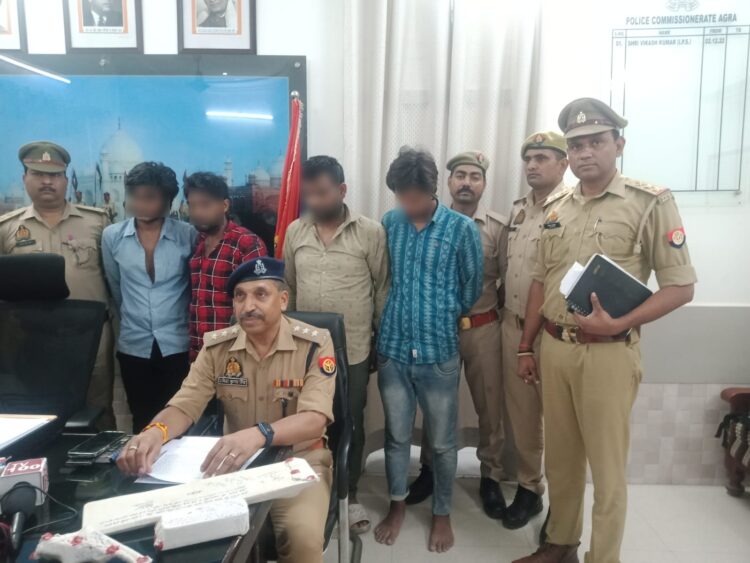 हाईवे पर वाहनों को लूटकर सस्ते में बेच देते थे शातिर