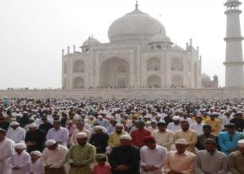 ताजमहल में अदा की गई ईद-उल-अजहा की नमाज