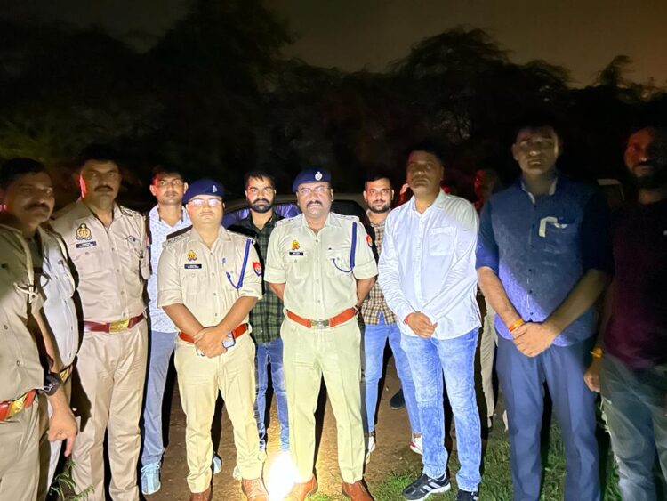 एत्मादपुर में बदमाशों से पुलिस की मुठभेड़, एक के पैर में लगी गोली