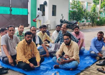 इस बार भी शासन के आदेश को दिखाया ठेंगा, आपस में बदले केंद्र