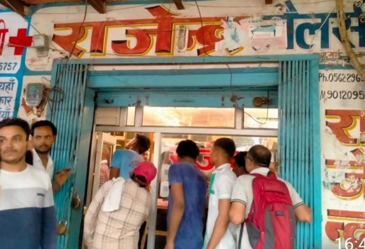 चोरों में पुलिस का खौफ नहीं, आंवलखेड़ा चौकी के पास आभूषण-दुकान में लाखों की चोरी