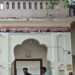 जगदीशपुरा थाने में पीड़ित ने शिकायत के लिए कागज और पेन मांगा तो पुलिसकर्मी ने की पिटाई