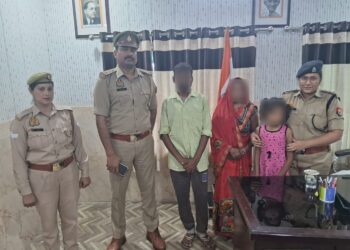सहारनपुर से आने के बाद बालिका को सीने से लगा कर रोए परिजन, पुलिस का बोला धन्यवाद