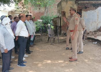 शाहगंज में हिस्ट्रीशीटरों को बुलाकर पूछा- वह कोई अपराध तो नहीं कर रहे