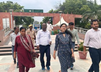 इनर रिंग रोड पर निर्माणाधीन फ्लाईओवर का कार्य समय से पूरा नहीं होने पर मंडलायुक्त नाराज