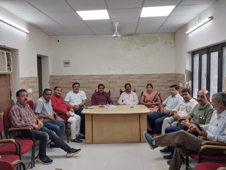 औटा विश्वविद्यालय प्रशासन और कुलपति की कार्यप्रणाली से आक्रोशित