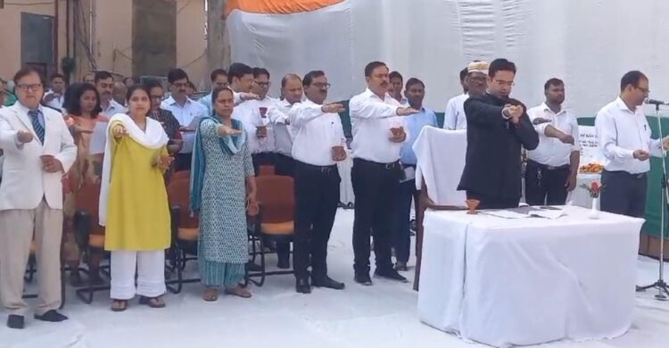 आजादी के जश्न में डूबी ताजनगरी, घर-घर फहरा तिरंगा