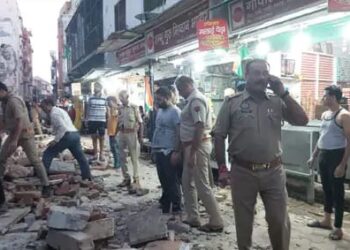 बांके बिहारी मंदिर के पास जर्जर छज्जा गिरने से पांच श्रद्धालुओं की मौत, एक दर्जन से ज्यादा घायल