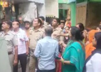 शाहगंज में जर्जर मकान का छज्जा गिरने से पांच घायल