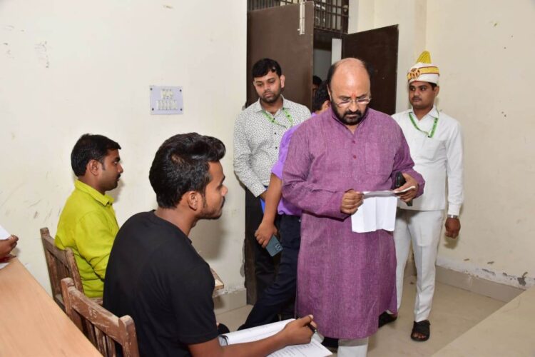 उच्च शिक्षा मंत्री ने पायीं विश्वविद्यालय परीक्षा में गड़बड़ियाँ