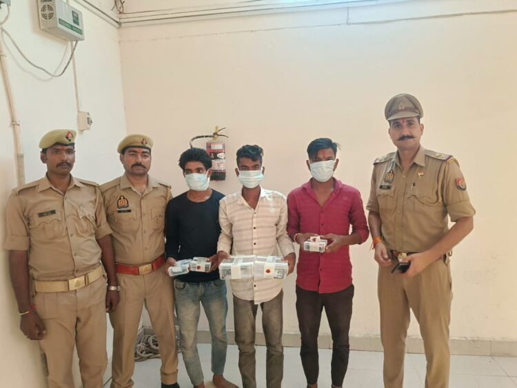 ट्रांस यमुना थाना पुलिस पर लुटेरों ने की फायरिंग, गिरफ्तार