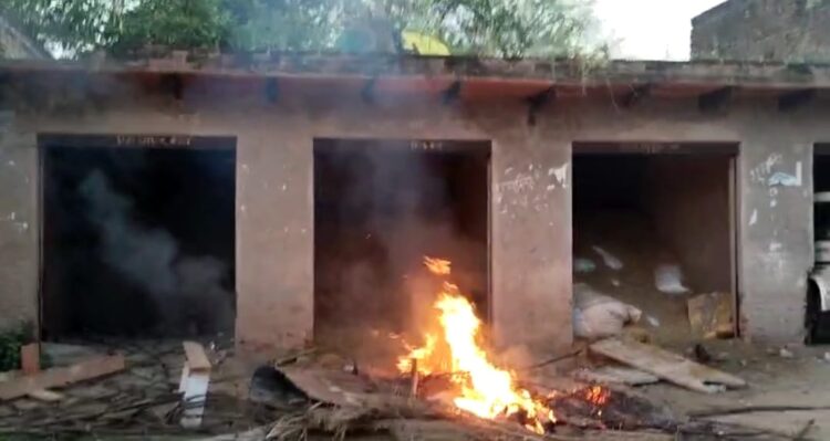 फतेहाबाद में बवाल: दुकान पर कब्जे को लेकर दो पक्ष आमने-सामने,  पथराव और फायरिंग