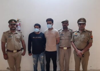 नकली पुलिसकर्मियों को असली पुलिस ने पकड़ा तो निकली हेकड़ी