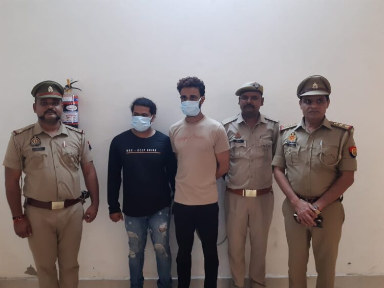 नकली पुलिसकर्मियों को असली पुलिस ने पकड़ा तो निकली हेकड़ी
