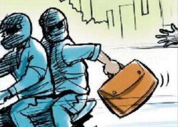 अछनेरा में दिनदहाड़े फाइनेंसकर्मी से लाखों की लूट